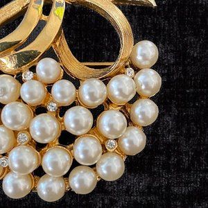 Pell Pearl and Rhinestone Brooch
